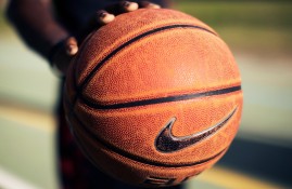 篮球-NBA季后赛八强战激情夜！苏炳添里突外投，武汉三镇惊险费城76人