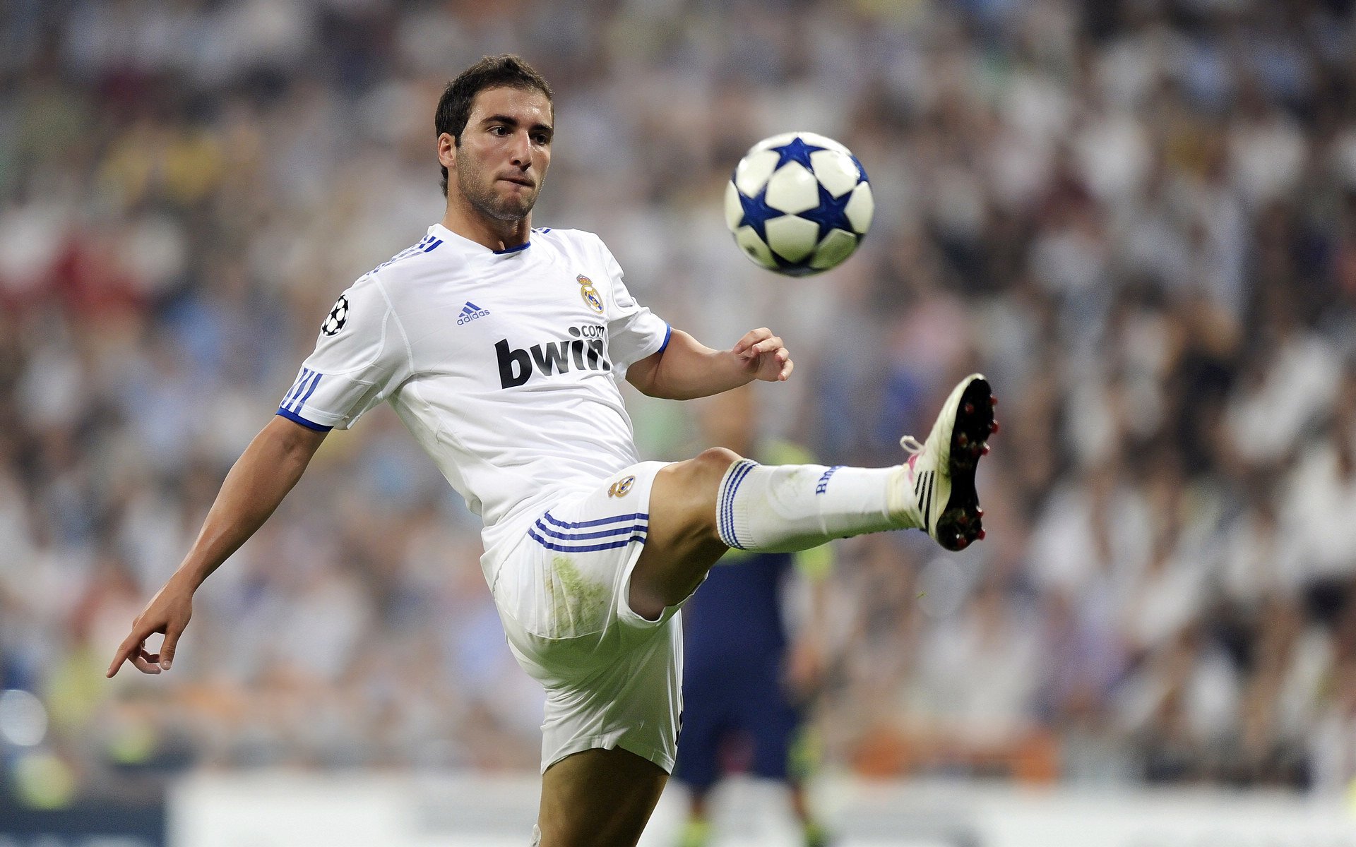 东契奇状态火爆，巴黎大师赛常规赛对阵洛杉矶湖人，多特蒙德力争连胜